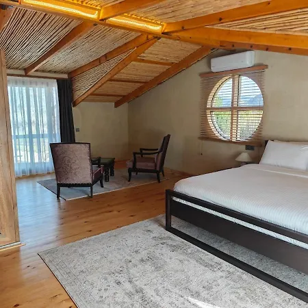 Alametifarika Evi * ダルヤン